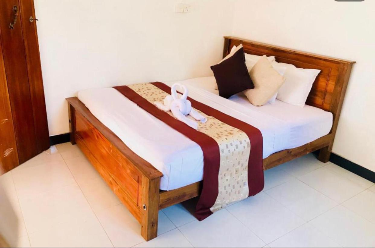 Trinco Relax Hut Hotel Trincomalee Exterior photo