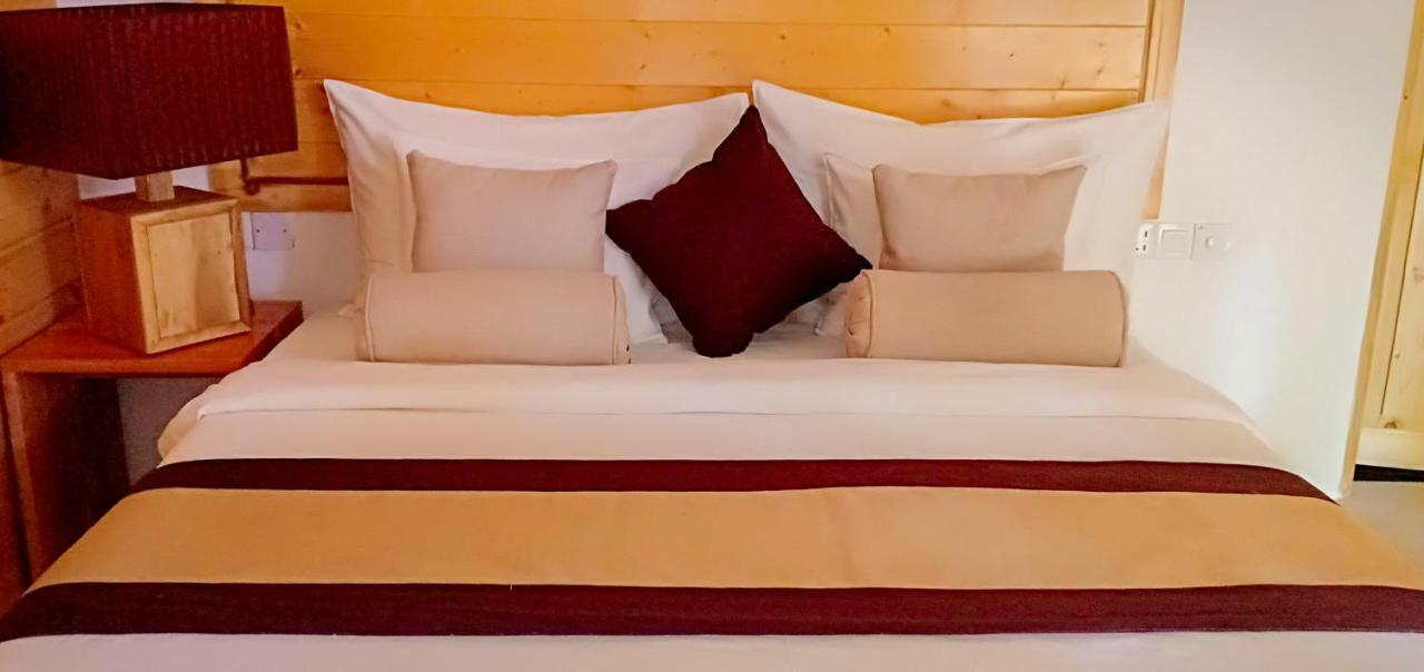 Trinco Relax Hut Hotel Trincomalee Exterior photo