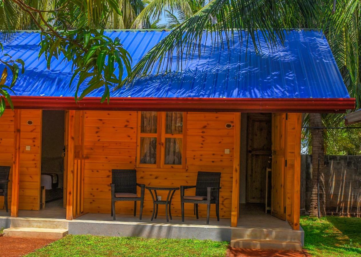 Trinco Relax Hut Hotel Trincomalee Exterior photo
